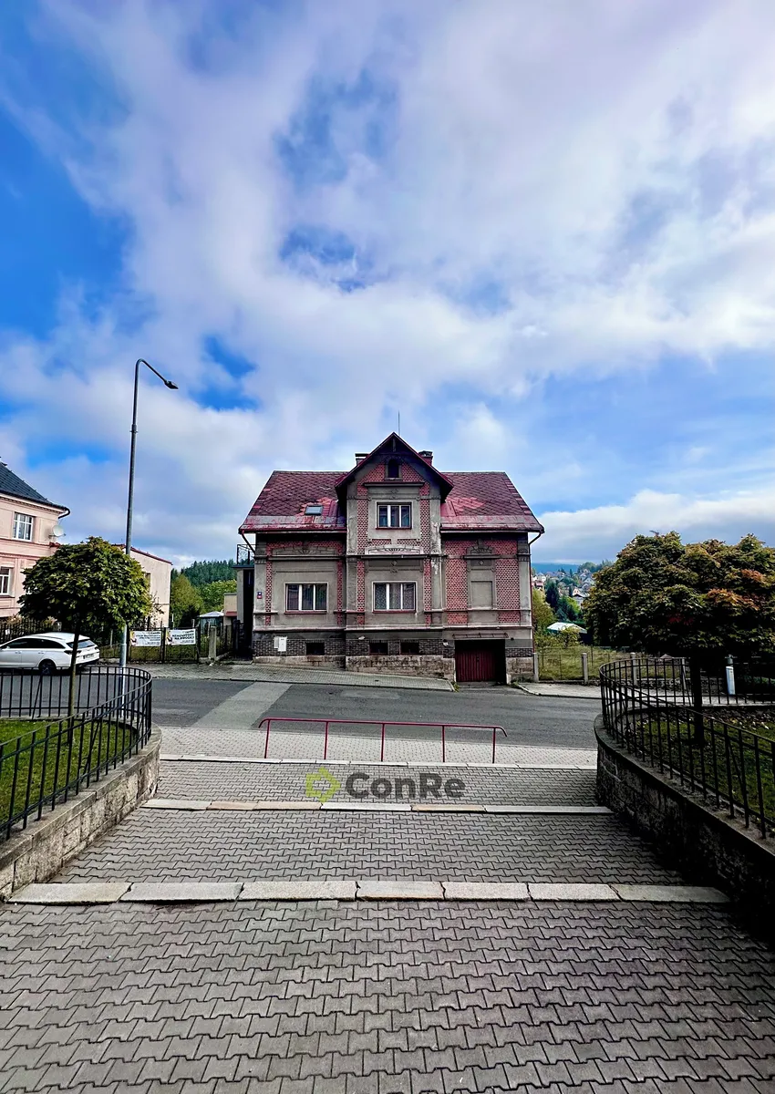 Prodej rodinného domu 420 m², pozemek 980 m²